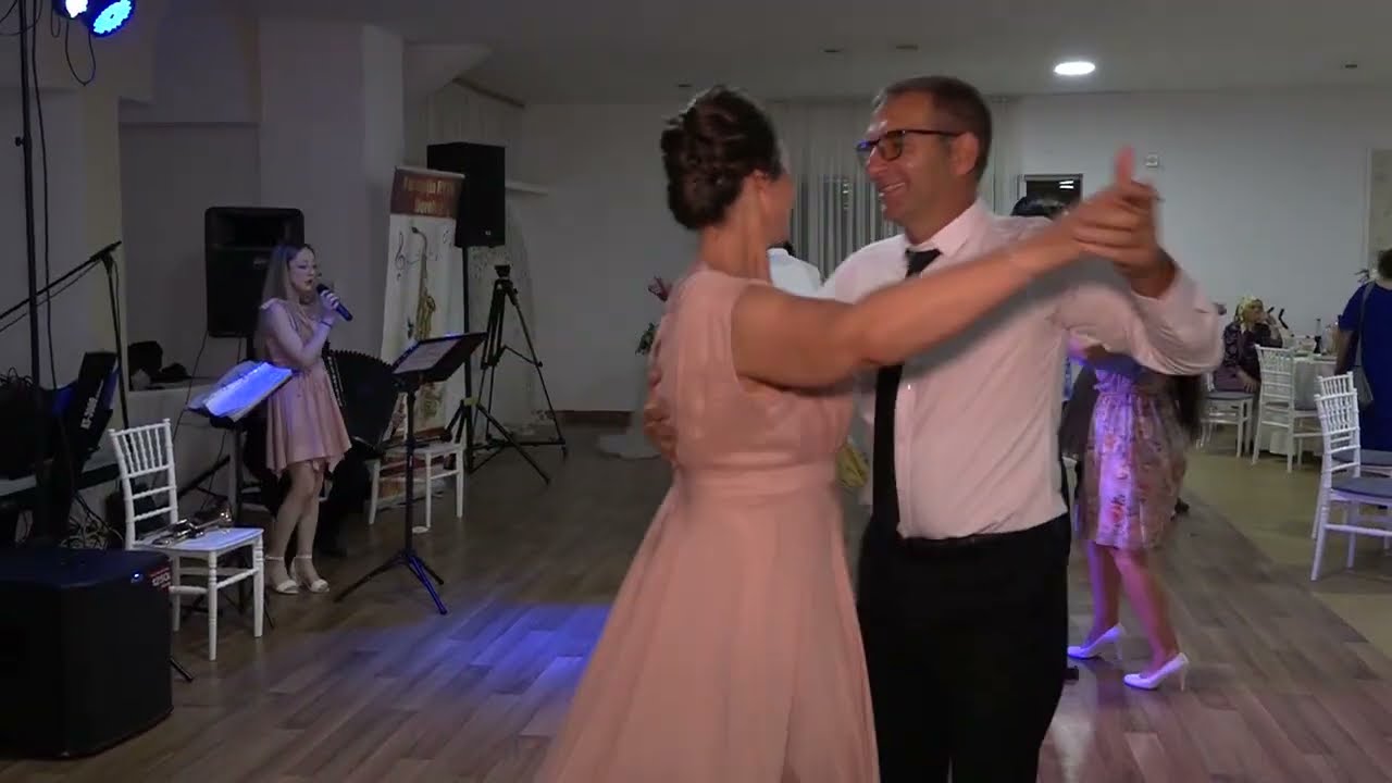 Formatia RYTM Dorohoi.Nuntă la oameni dragi{cover}