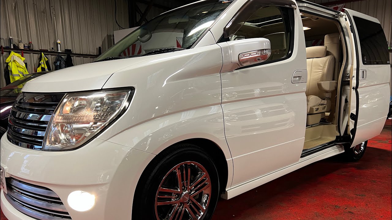 Low mileage Nissan Elgrand 2.5 V6 Rider, 2005-05-Reg, Twin Sunroofs, Electric Sliding Door,