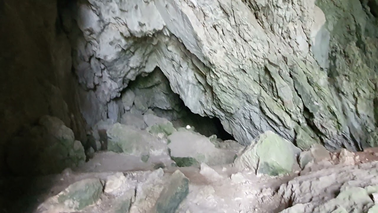 Cheile / Gorge Șugăului-Munticelu - Inside the cave