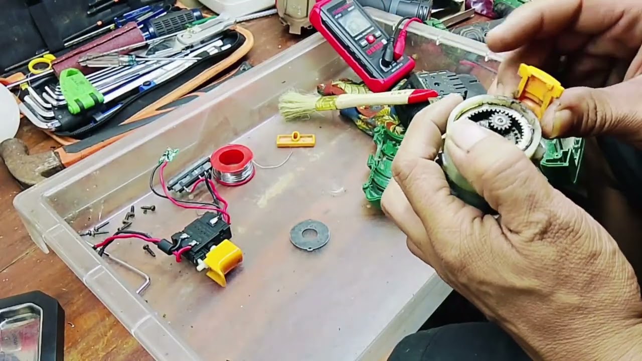 Tutorial perbaikan mesin bor cordoles dengan kerusakan mati total merek RYOBI.