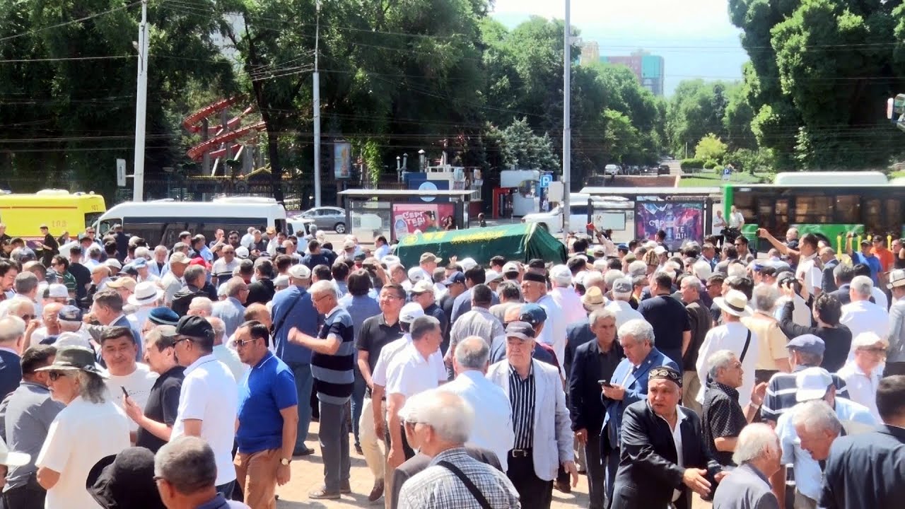 Похороны Мурата Ауэзова