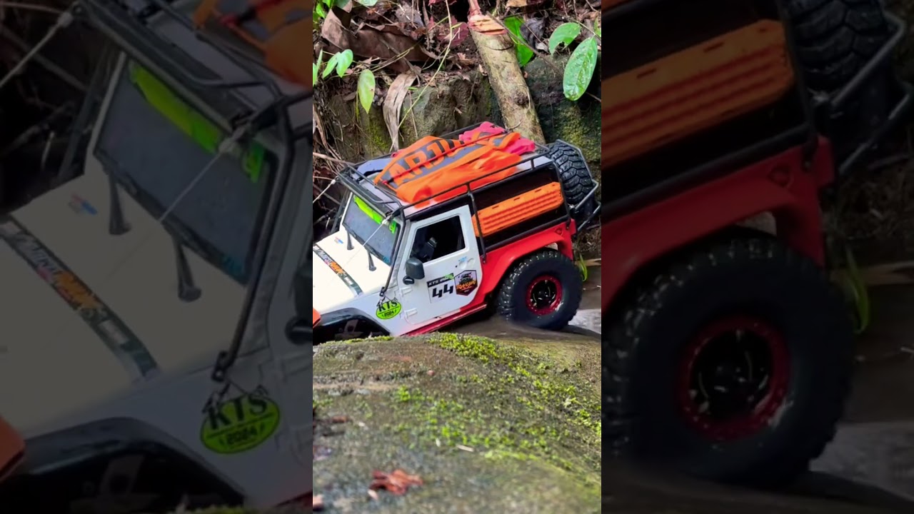 Water crossing #rcadbies #axial #rcoffroad4x4 #rccar #rccrawler #offroading #rc4wd #traxxas