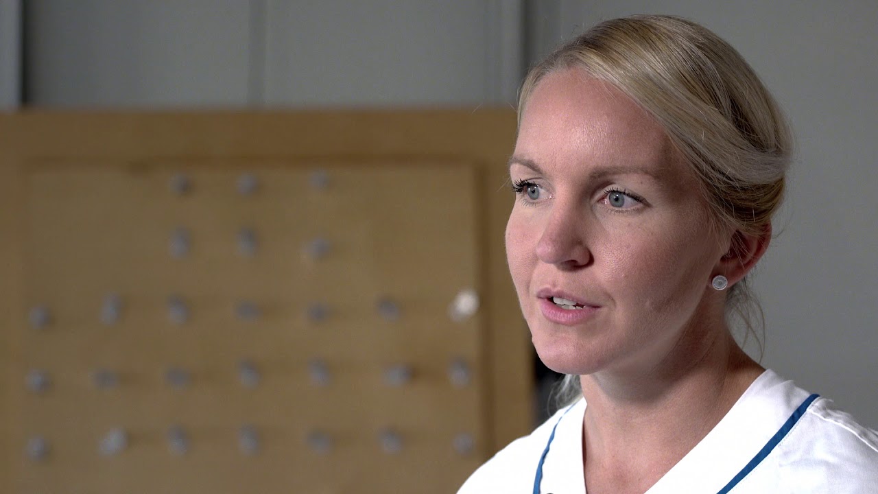 Emelie arbetar som arbetsterapeut