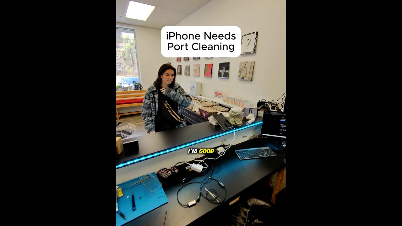 IPHONE НУЖДАЕТСЯ В ЧИСТКЕ ПОРТОВ!!!! #ремонтсломанныхустройств #техника #смартфон #решениепроблем...
