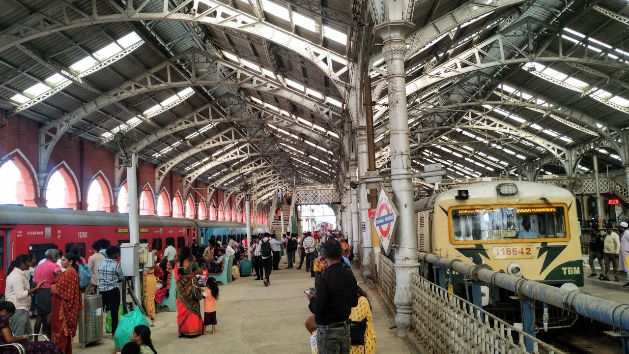 BEACH EMU DEPARTING CHENNAI EGMORE ON PF-05 DUE TO REDEVELOPMENT WORKS UNDER AMRIT BHARAT SCHEME