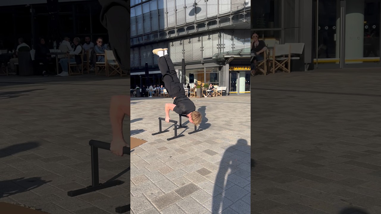 Bad oahs hold #calisthenics #onearmhandstand #reaction #public #hspu