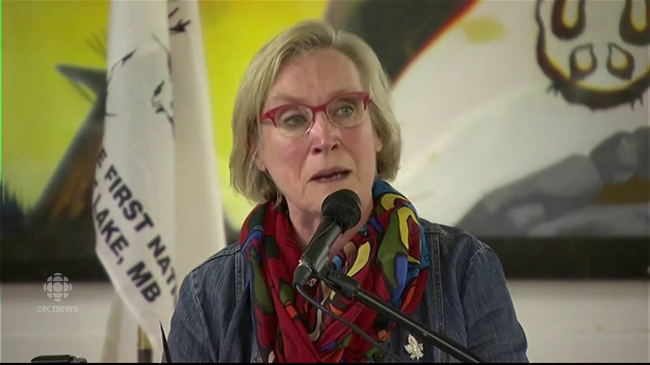 Carolyn Bennett makes emotional apology to Sayisi Dene