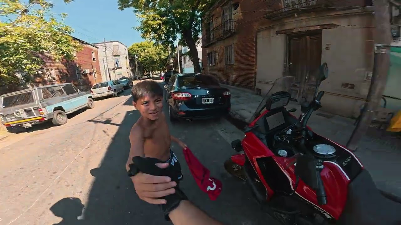 Se le CAE la MOTO/ Vos sos Mac mix?/ vuelta por la City porteña/ X-cape 650