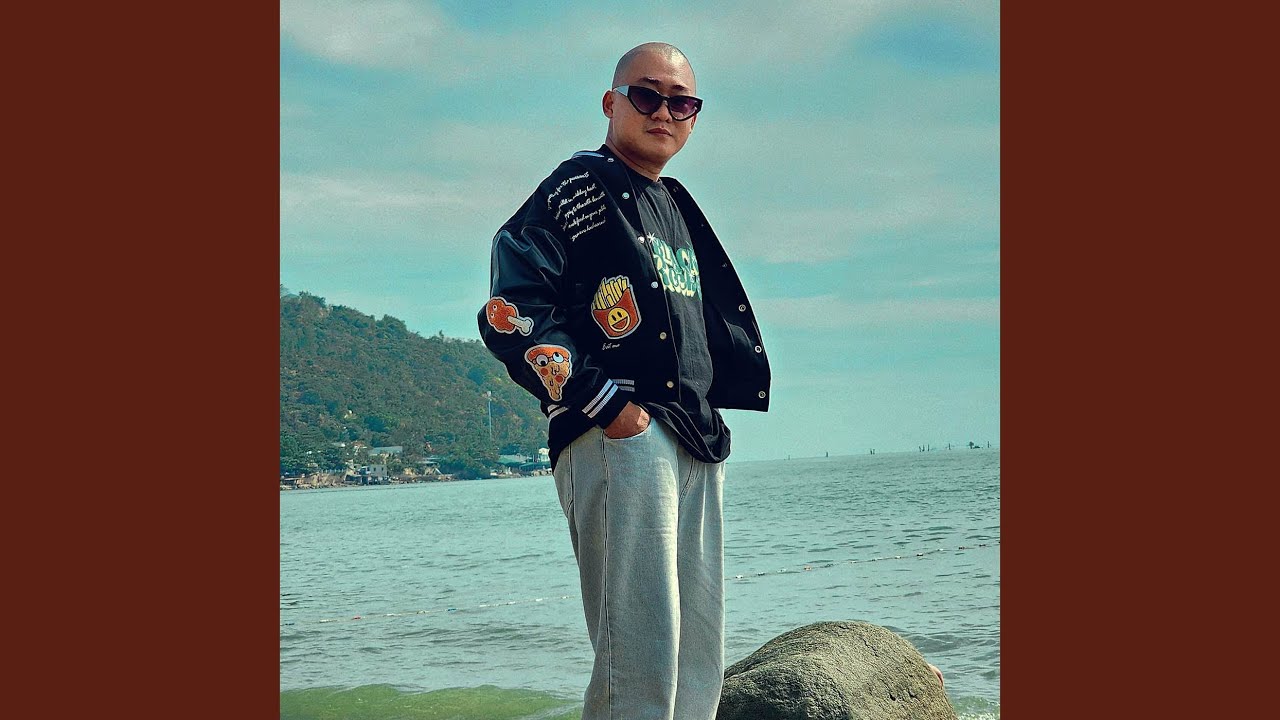 Chung B&agrave;n Kh&aacute;c Hướng