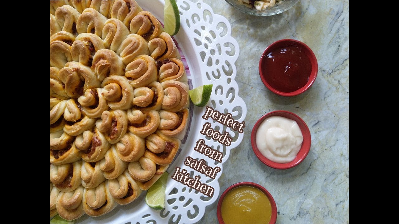 صينية معجنات بحشوة النقانق على شكل وردة | Sausage Pastry