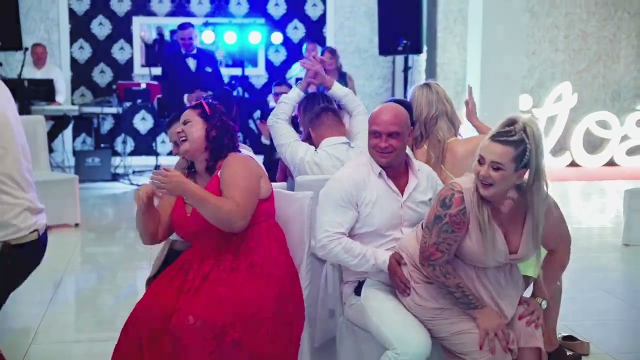 Zespół Avensis - Zabawy oczepinowe - Krzesełka w parach (WESELE Marlena i Czarek)
