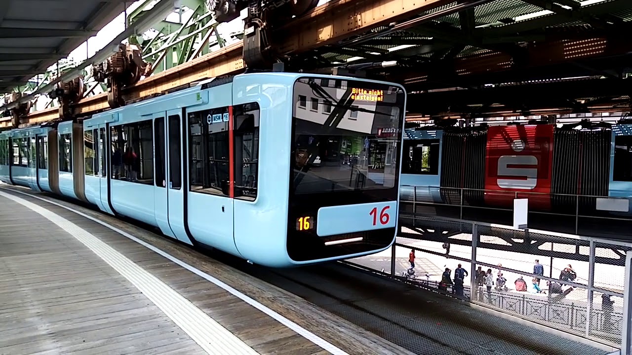 Schwebebahn Ausfahrt in die Wagen halle Oberbarmen