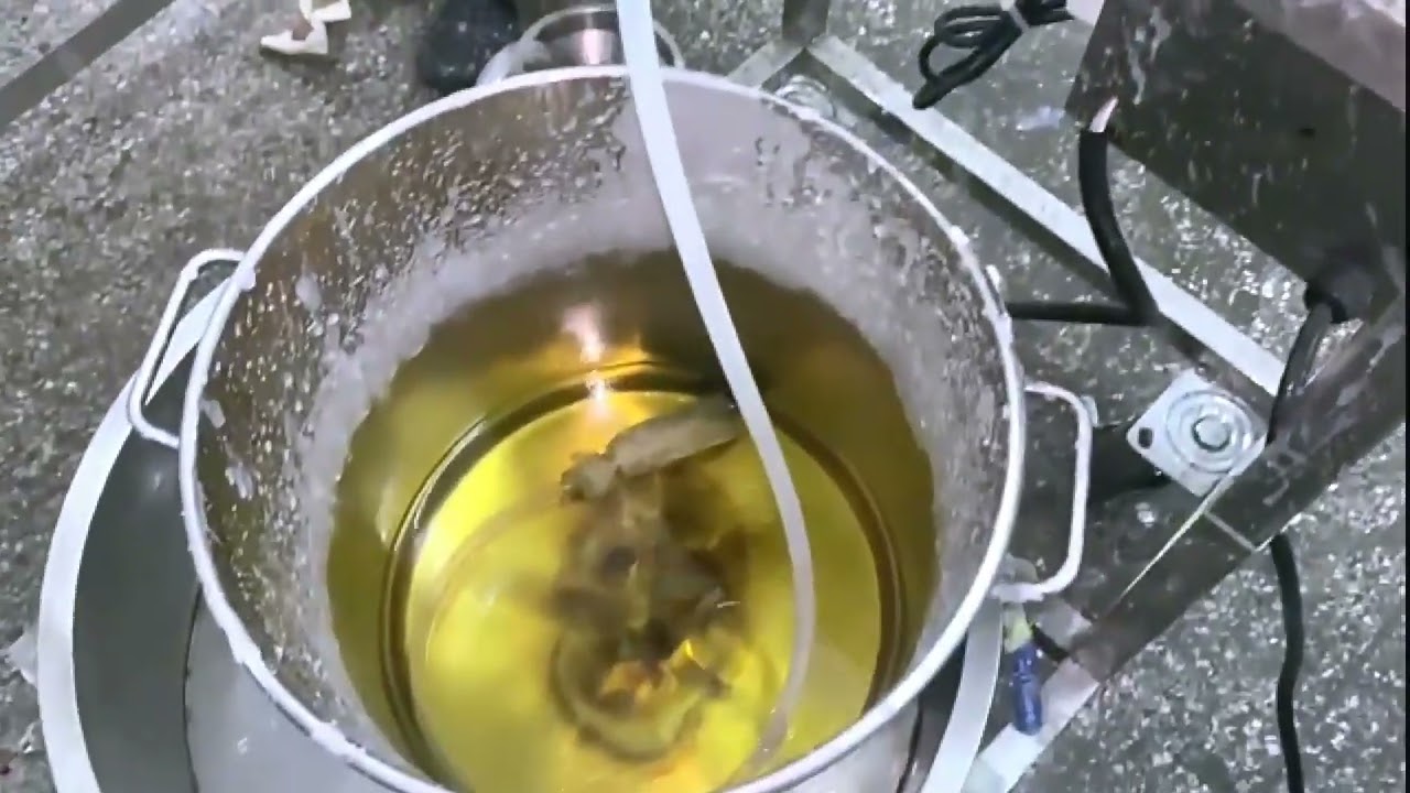 Semi automatic Gear Pump Tea Light Hot Paraffin Paste Heated Candle Wax Pouring Filling Machine