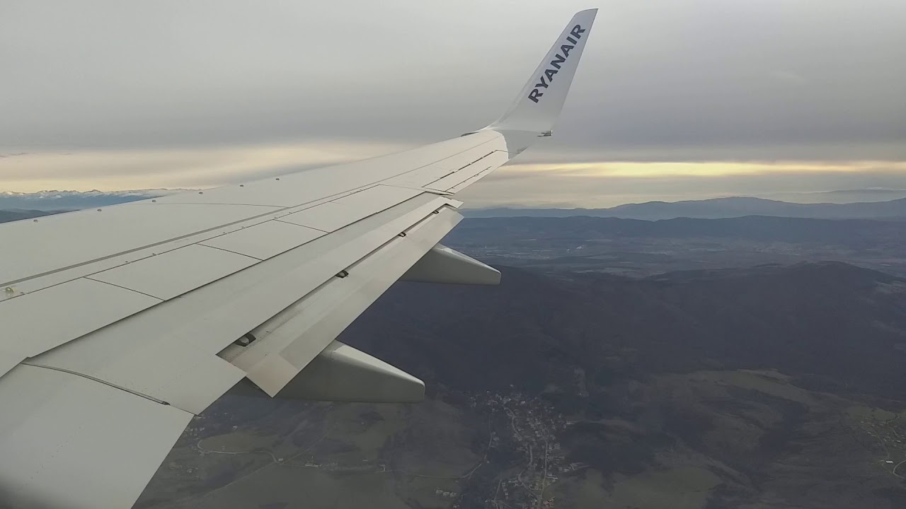 Landing Sofia Airport (LBSF) on RWY 09 from Venice Treviso | RYANAIR SUN