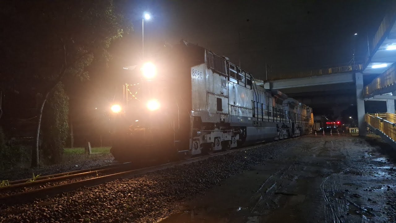 Dupla de ac44i 8586 + (8571 Cara Laranja), Parou e voltou para trás e passou./ Na pn de Cubatão sp. 