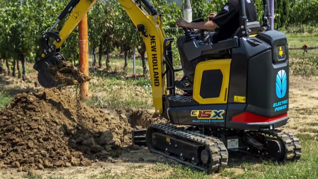 Intervista CNH Industrial Italia spa - Microescavatore E15X Electric Power
