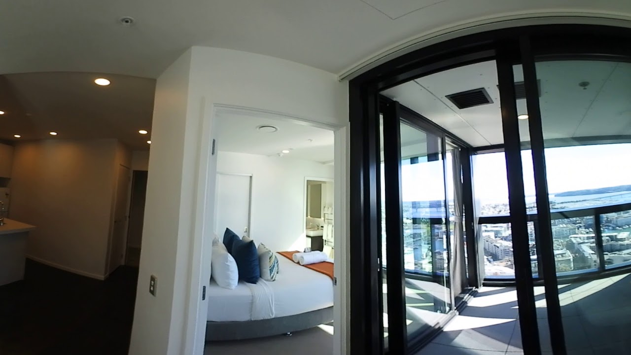 Two Bedrooms Penthouse Unit in Auckland CBD - English