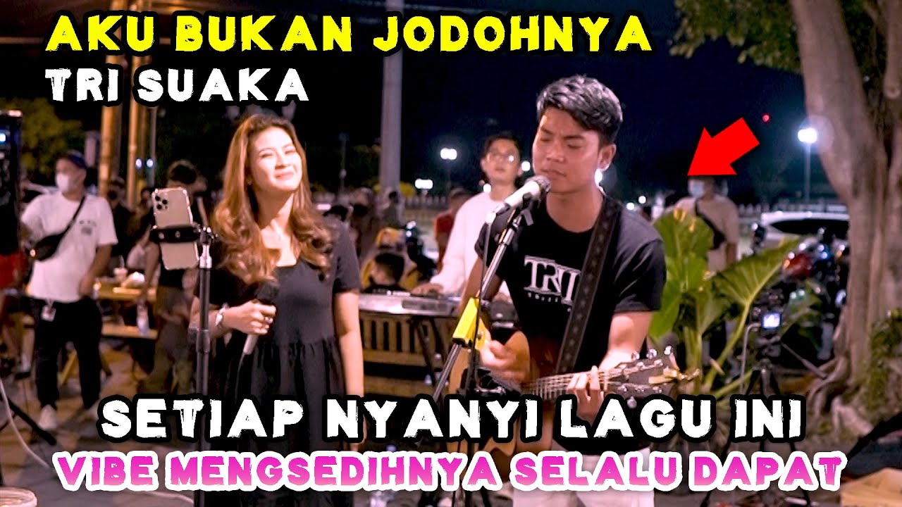 AKU BUKAN JODOHNYA - TRI SUAKA (LIRIK) LIVE NGAMEN PENDOPO LAWAS BY NABILA MAHARANI FT TRI SUAKA
