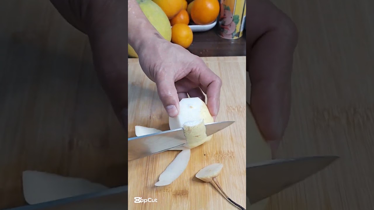 Peeling & Slicing Pear #peeling #slicing #cuttingskills #pears