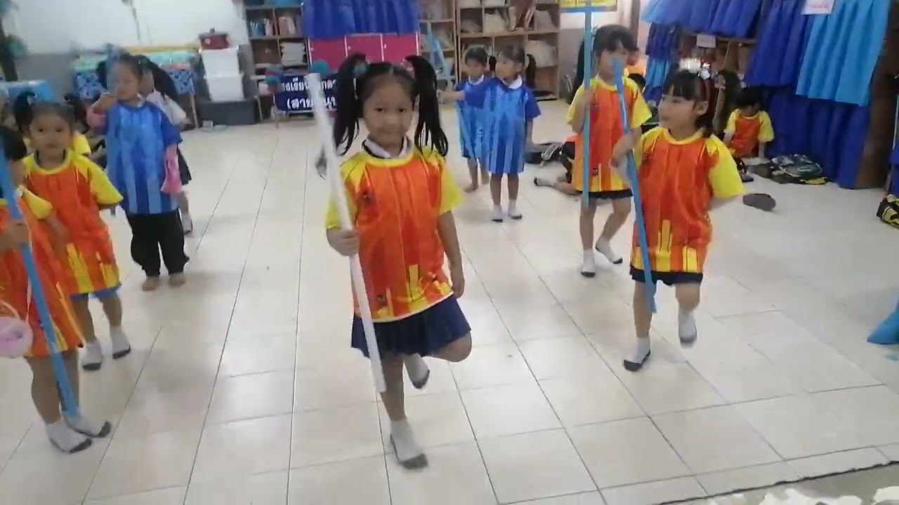 ซ้อมดรัมเมเยอร์​อนุบาลก็จะน่ารักแบบนี้(กิจกรรมอนุบาล)​