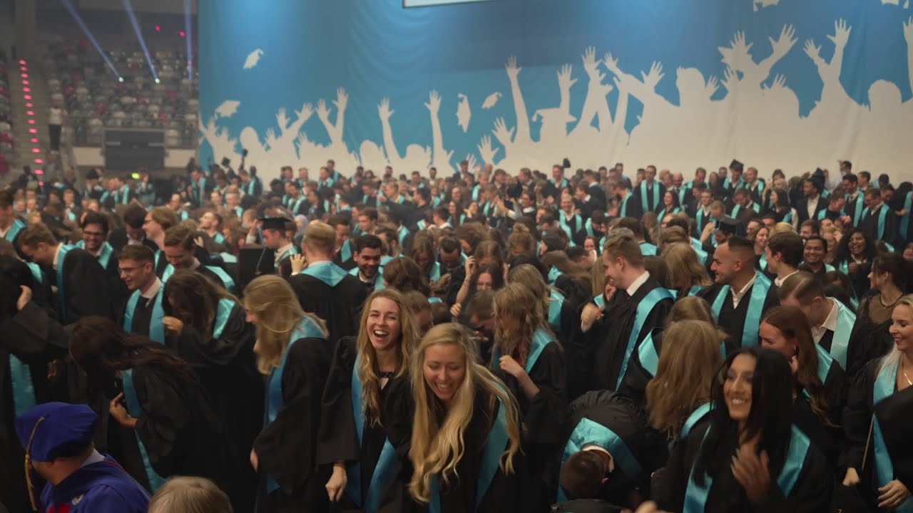 Impressionen von der Absolventenfeier der H-BRS 2022 im Telekom Dome