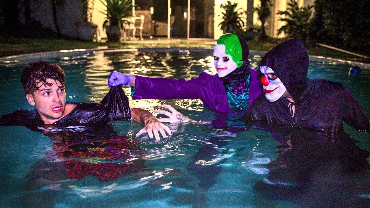 JOGAMOS O CORINGA E O AN&Ocirc;NIMO NA PISCINA E FOI A PIOR COISA QUE FIZEMOS