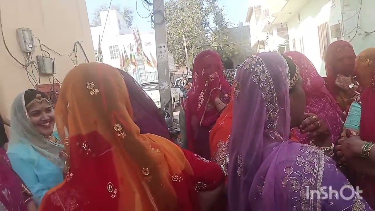 ,aaj gye bhat bharne sab 