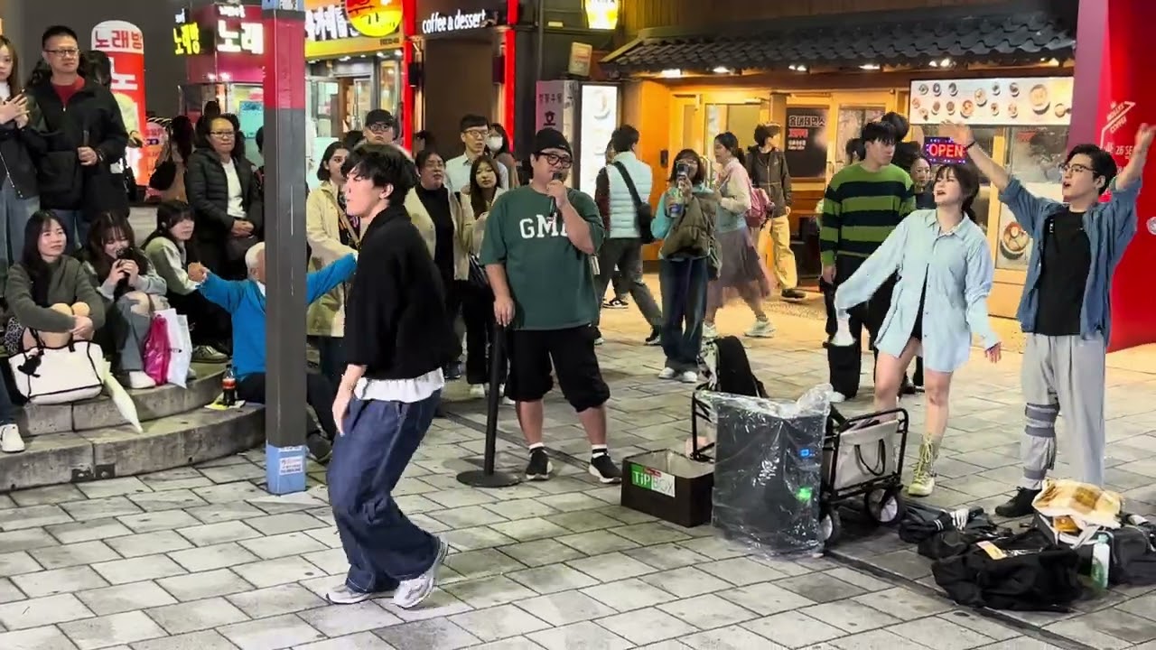 HONGDAE K-POP BUSKING - [BTS] Idol (2)