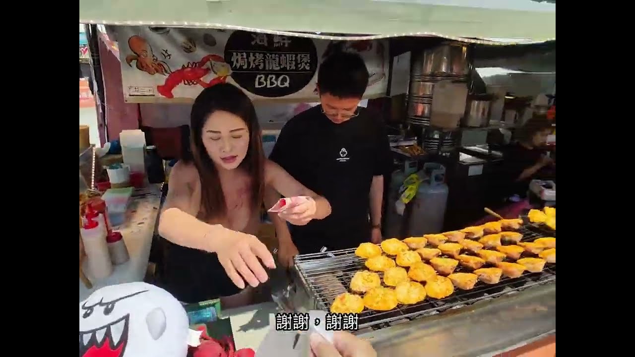 台灣燈會在嘉義 ￼￼￼有五百多攤美食 每天每攤租金一萬元以上 ￼真的￼可以回本嗎？￼有全國最大的夜市市集 豐富的內容好吃好玩 ￼重點在地美食 特別分享推薦￼ 避免夜間空間迷亂 白天來逛一定￼不虛此行￼