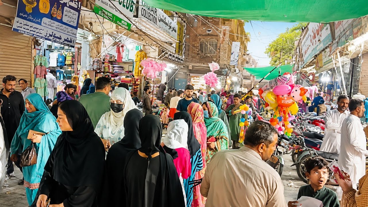 Jhelum 🇵🇰 Chand Raat Shopping Rush | Walking Through Crowded Streets 