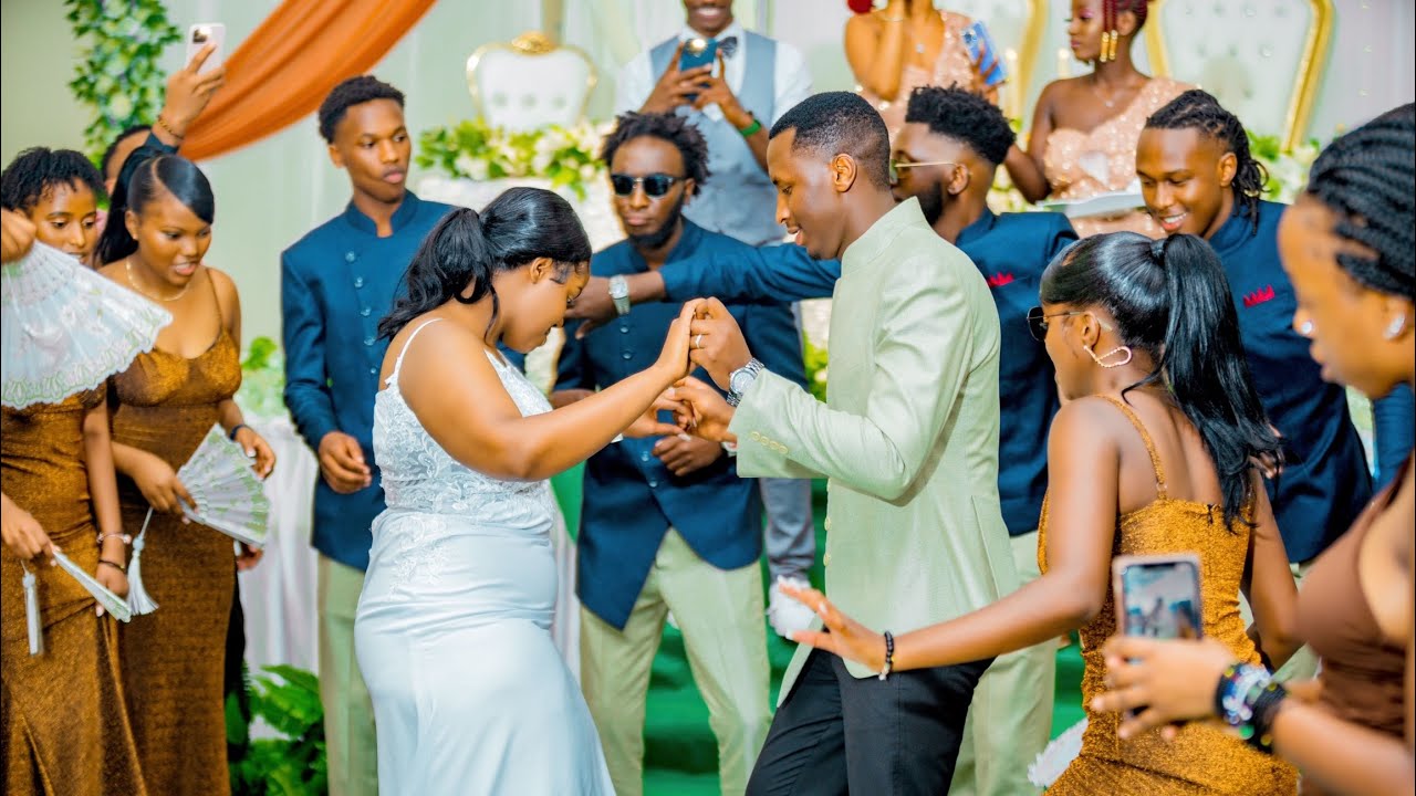 ✅✅Indirimbo yuzuye amagambo meza Faustin yaririmbiye Anna mubukwe bwabo ( Mbega byiza we )✅❤️🔥🔥🔥