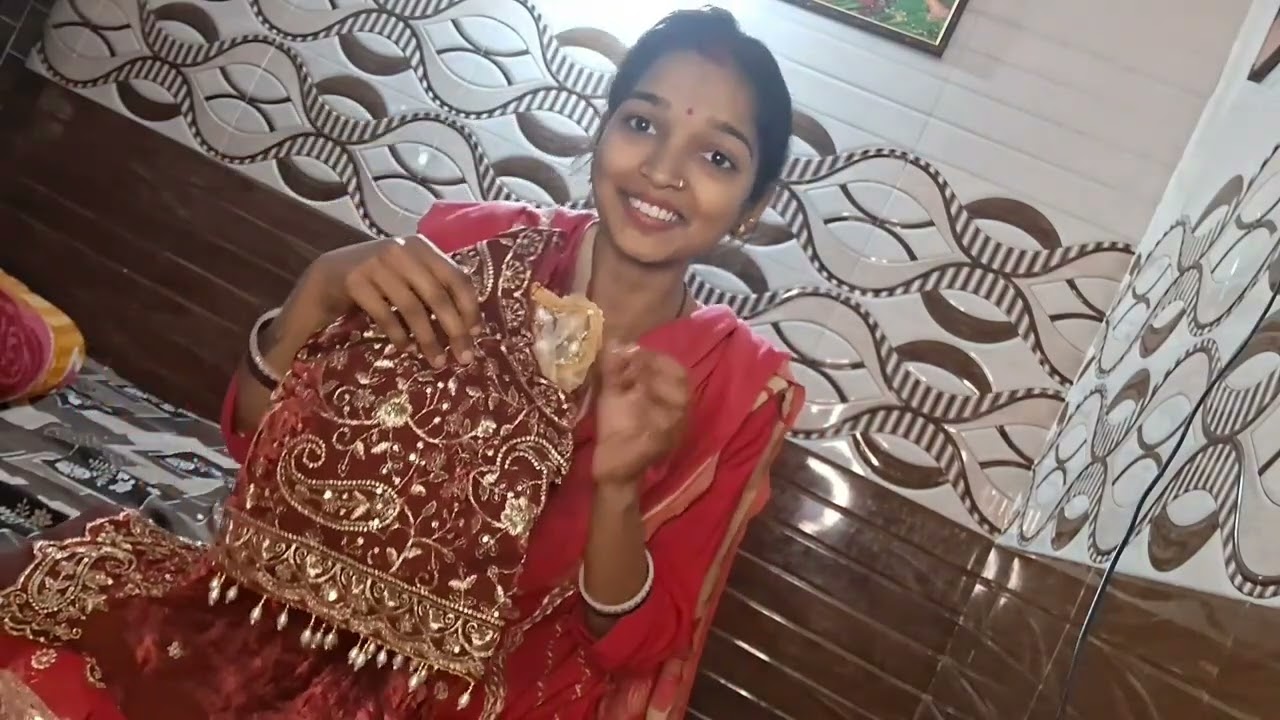 Most Viral Saree Unboxing 🥻... #onlineshopping #monikajaiswal #youtubevideo #foryou 
