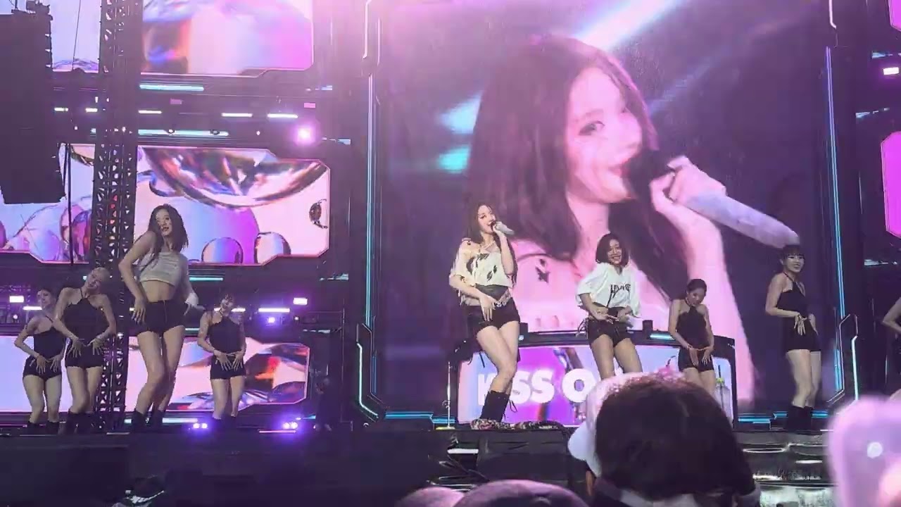 250706 Kiss of life - Sticky @ waterbomb in seoul