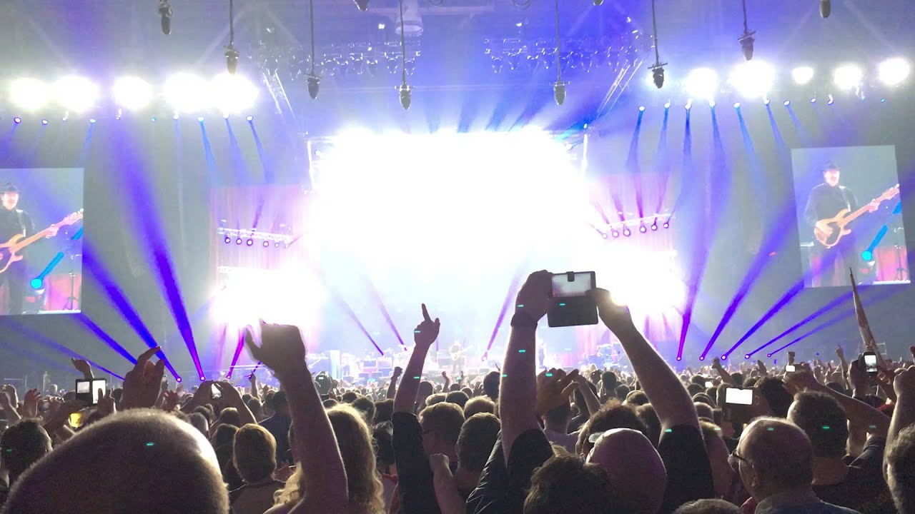Normaal - Deurdonderen (live in Gelredome)