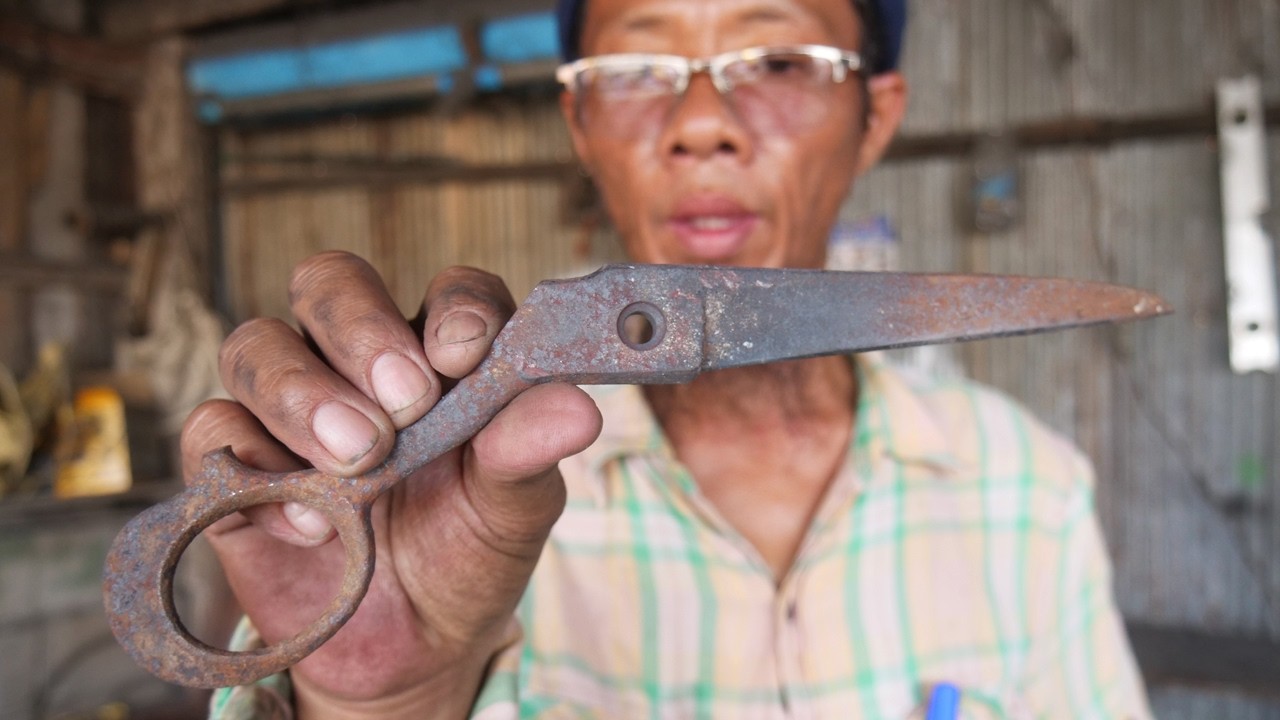 How To Turn It Into Something Useful/Scissor Knife/Diy Knife Making Idea From Trash