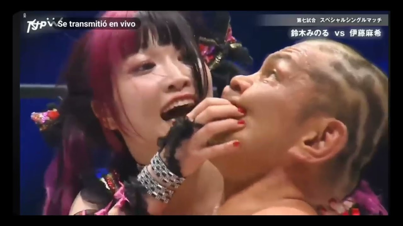 Maki itoh tries to wrestle Minoru Suzuki (For real this time)