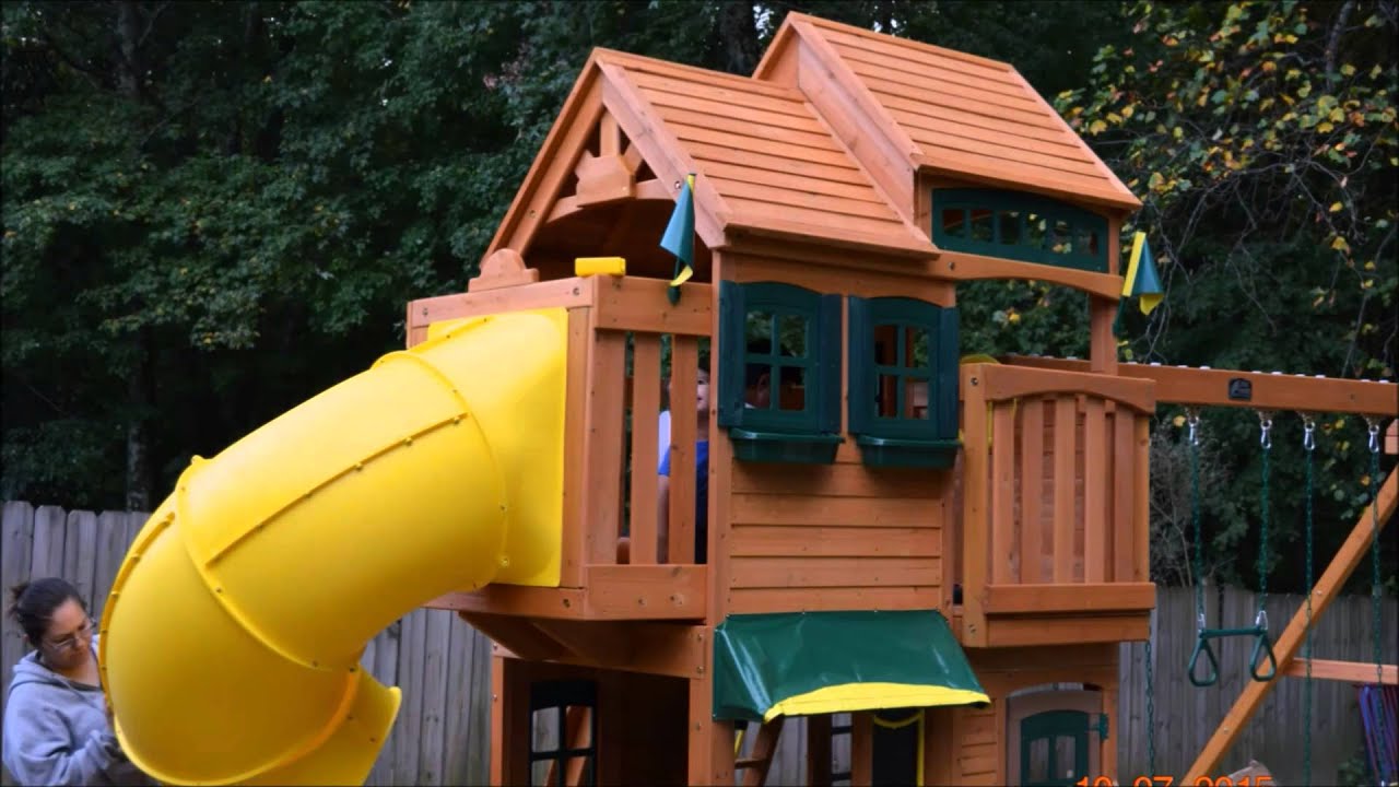 Ground level and Installation of Playset Clarington Resort. NIVELADO E INSTALACIÓN DE ÁREA DE JUEGOS