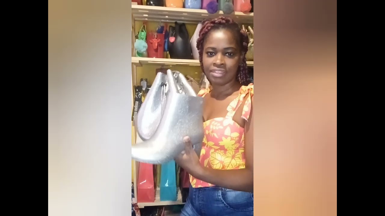 karlla Tatiana Minhas Bota &eacute; Coturno da Melissa 😍😍😍
