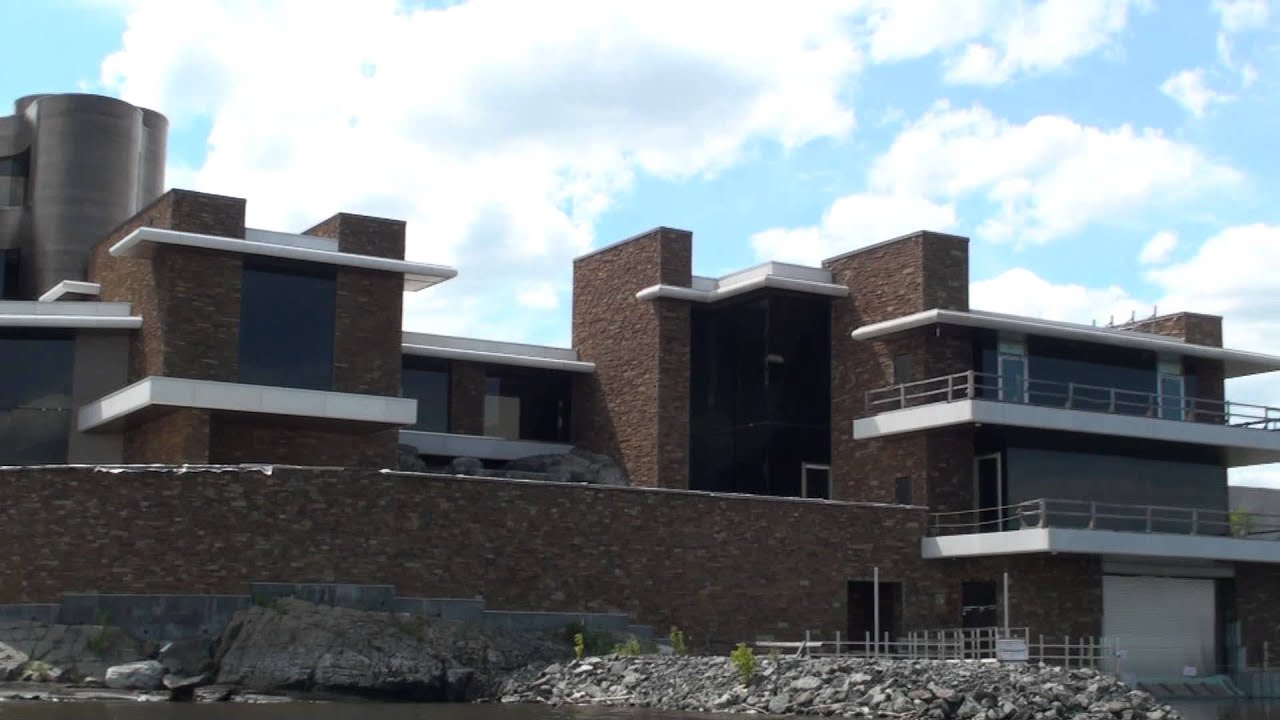Peter Grant's boathouse boat house part 1