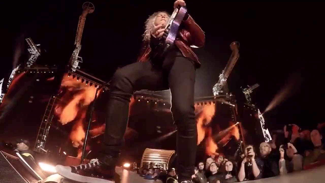 Kirk Hammett falls on stage after slipping off Wah Pedal