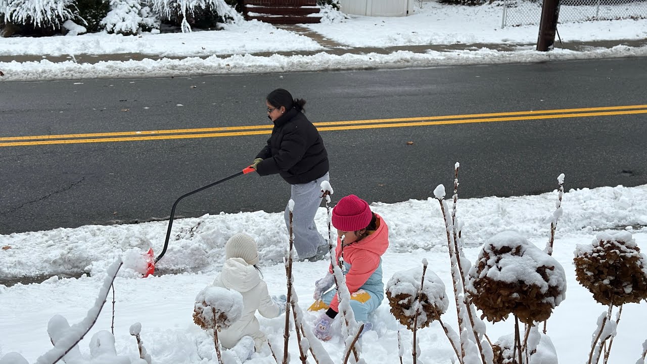 Granddaughter loves snow !!❄️⛄️