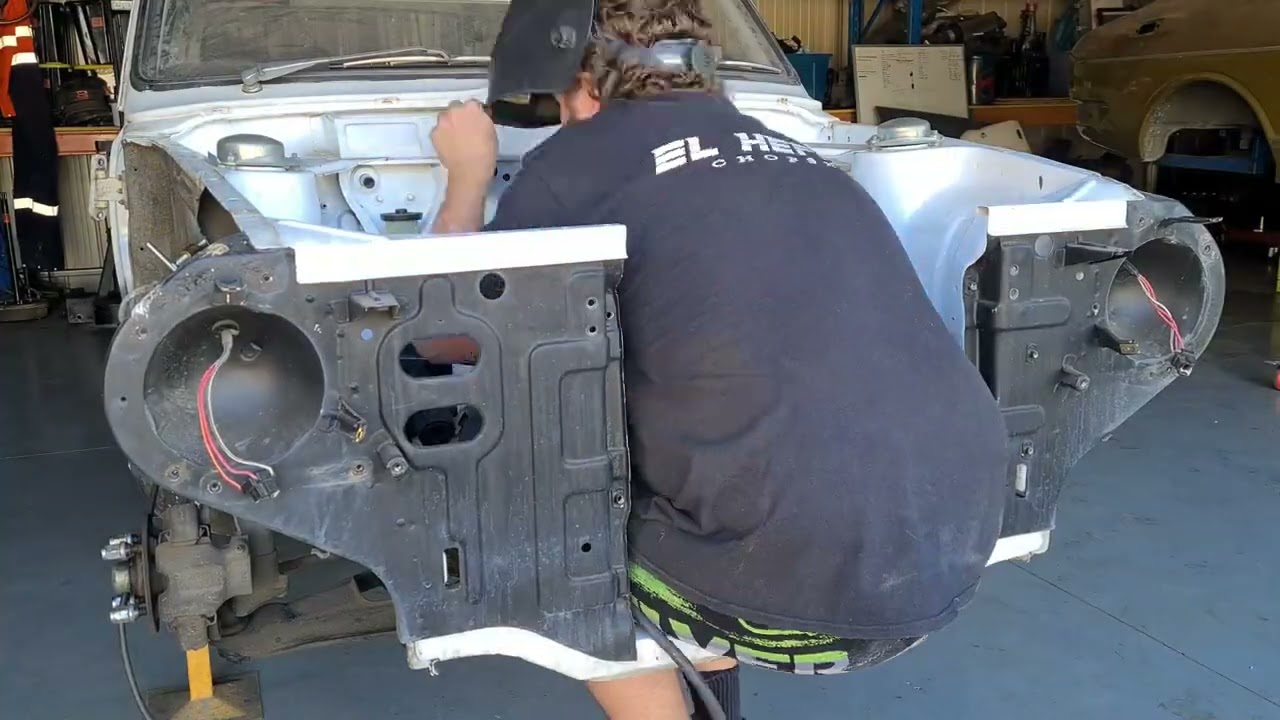 Floors and MORE RUST - TE27 visitor! - Dream corolla restoration Pt 11