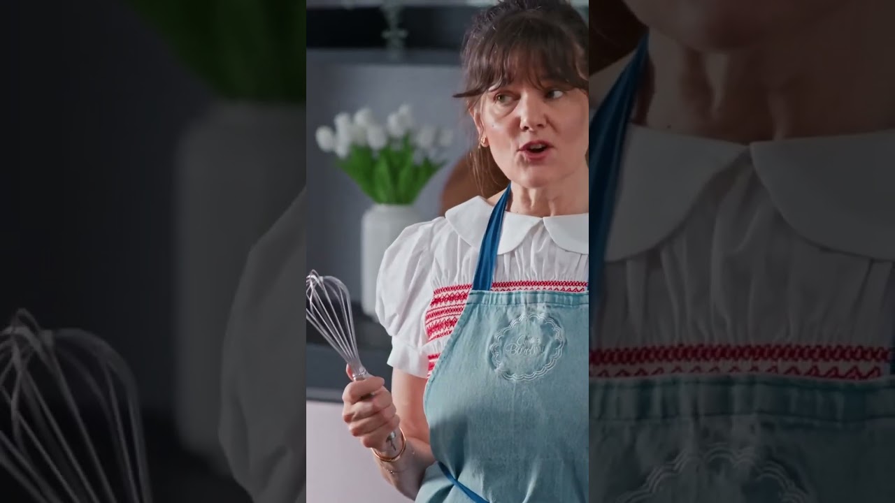 Bei dem Einsatz eines Schneebesens geht es nicht nur ums Mischen, sondern darum, die ...