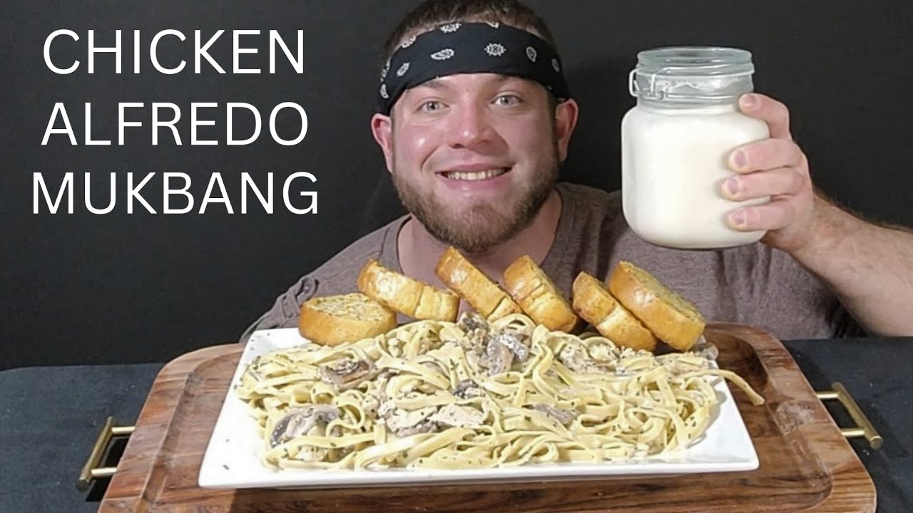 CHICKEN ALFREDO & CHEESY GARLIC BREAD!!! MUKBANG ASMR (No Talking)