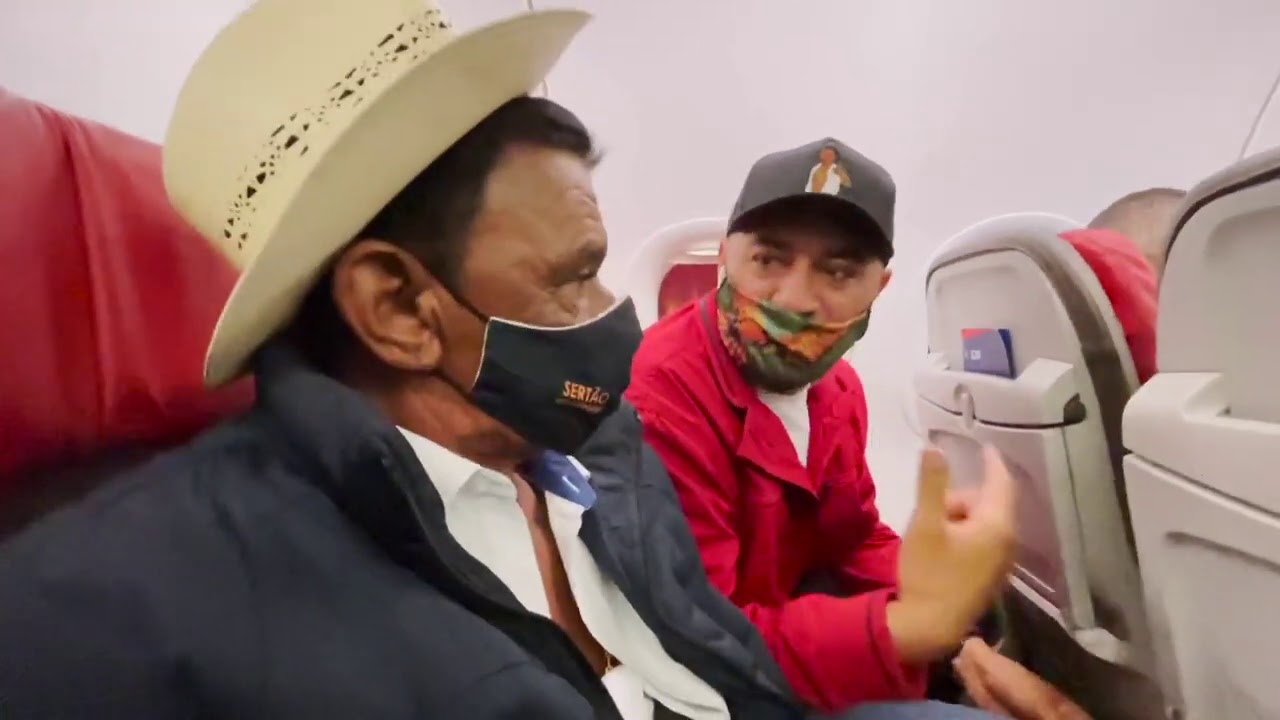 CHARLLES E TIRINGA NO AVIÃO VOLTANDO DO RIO GRANDE DO SUL |  COMÉDIA SELVAGEM ®
