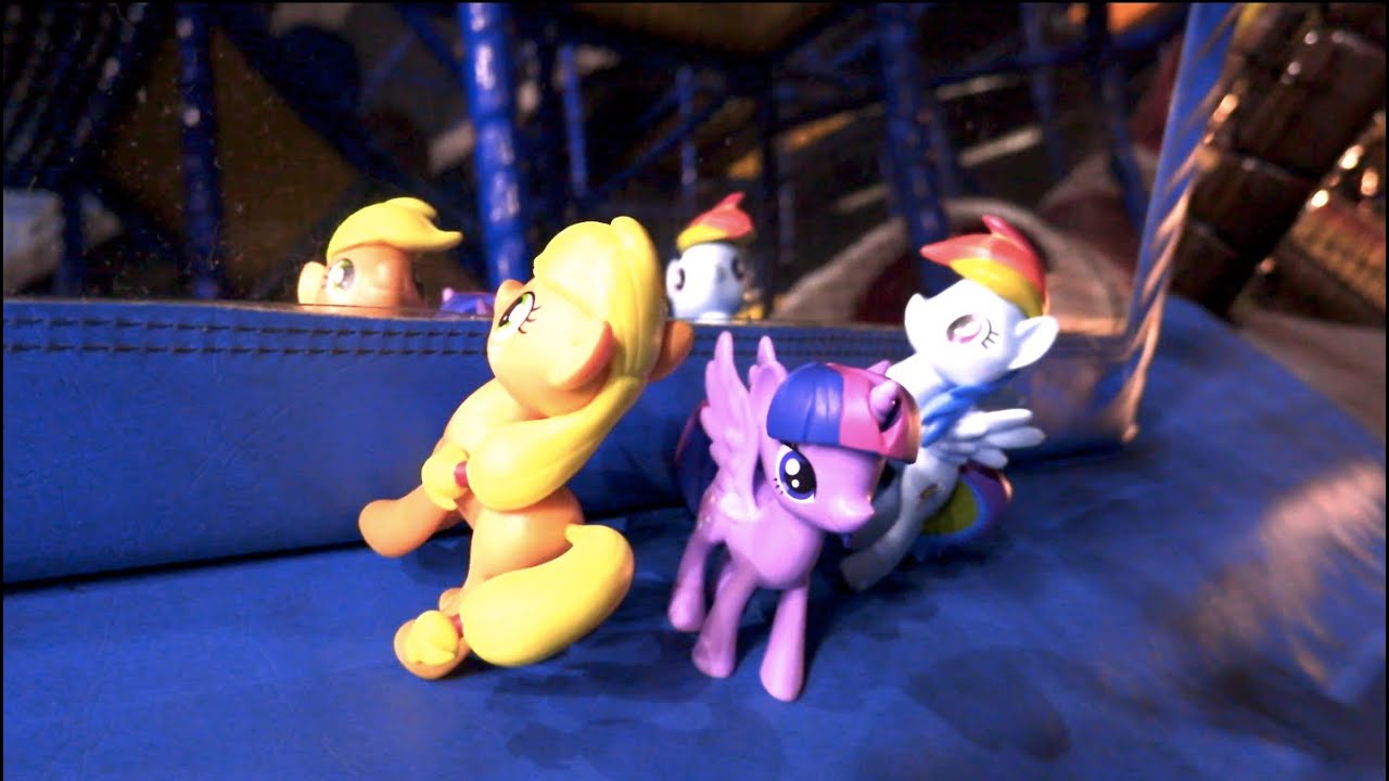 My Little Ponies Find a Weird Mirror!!!