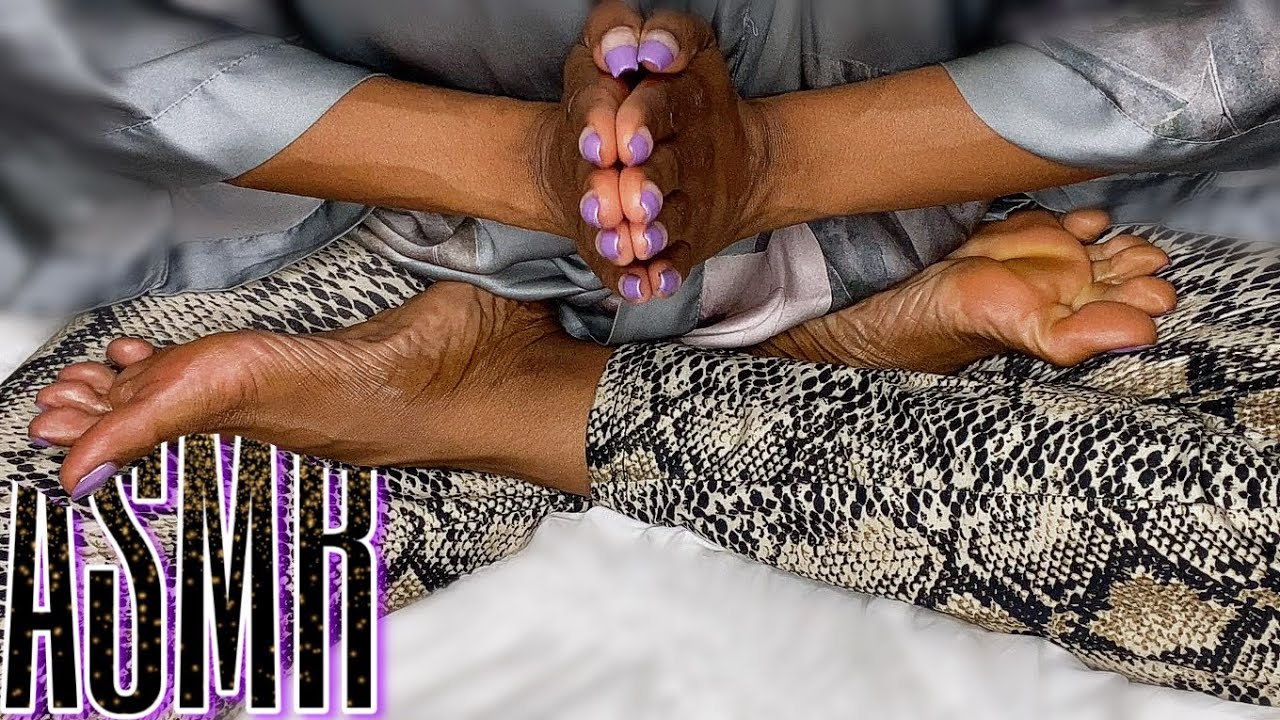 Giantess 💜Gets Ready For Bed {Toe Nail Tapping, Nail Check]