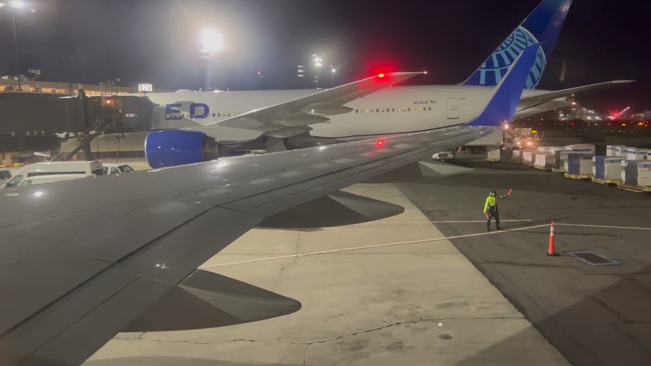 United Airlines Boeing 757 POWERFUL Takeoff from Newark