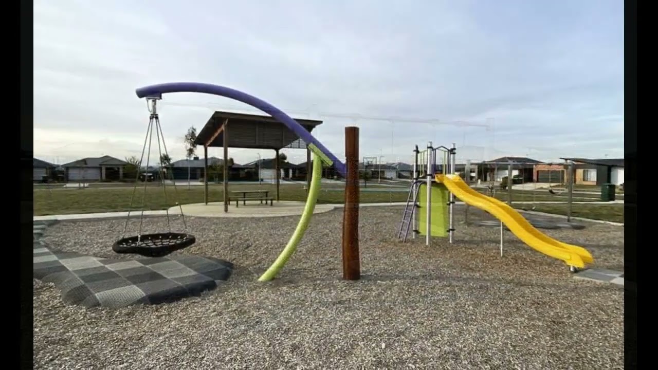 Karingga Park Playground, Vetrano Avenue, Alfredton