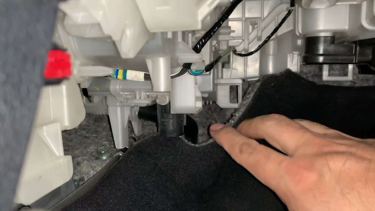 Se escucha agua dentro del aire acondicionado del auto
